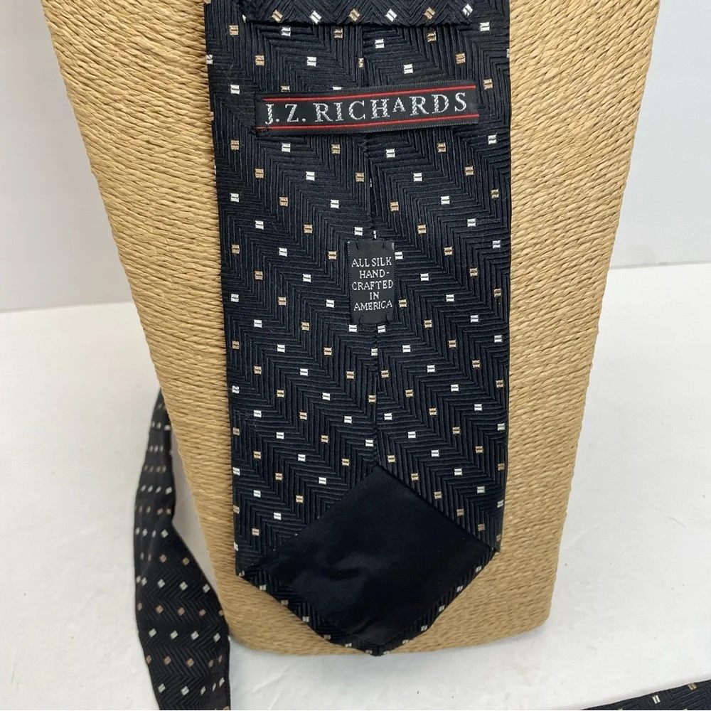 Jz Richards silk tie black design